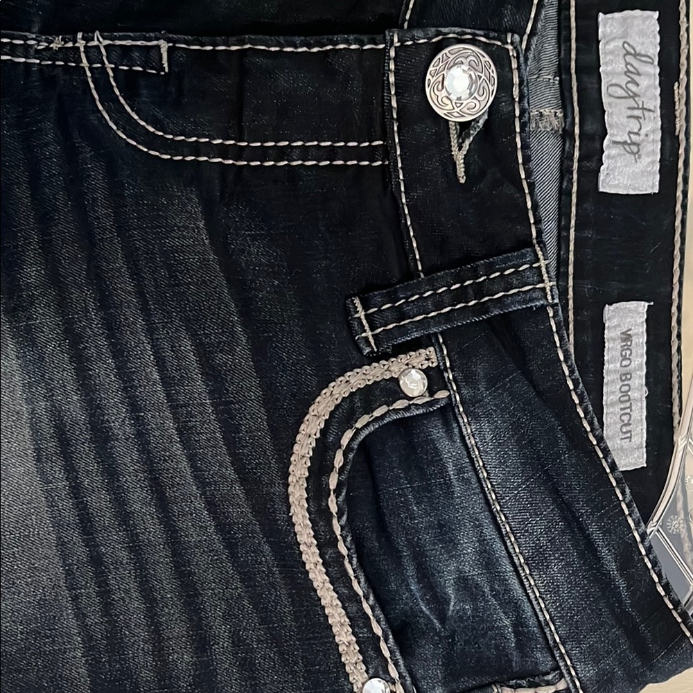Daytrip Dark Denim Virgo Boot Cut Jeans with Subtle Fading - Picture 3 of 7
